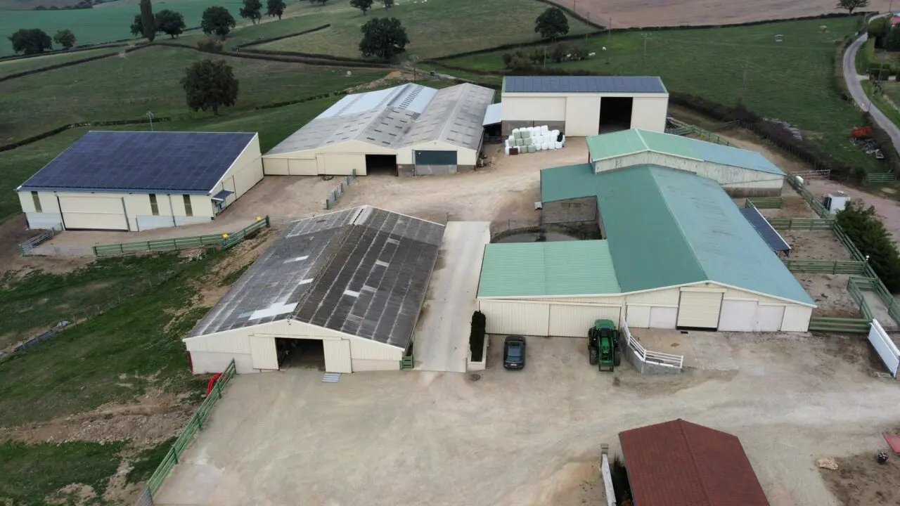 ferme agricole avec production solaire